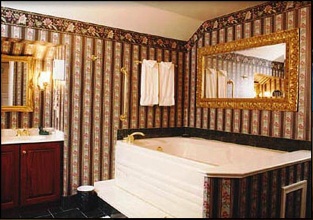Bavarian Inn Шепърдстаун Екстериор снимка