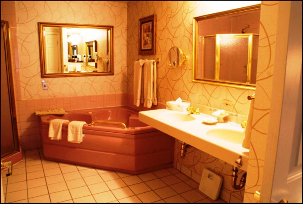 Bavarian Inn Шепърдстаун Екстериор снимка