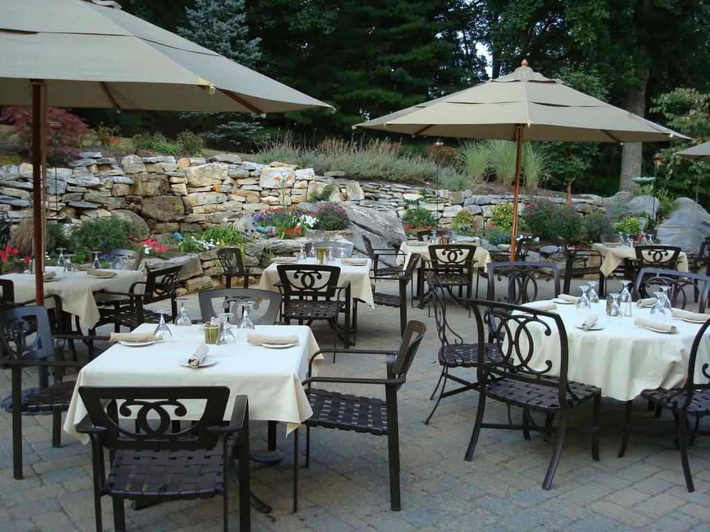 Bavarian Inn Шепърдстаун Екстериор снимка